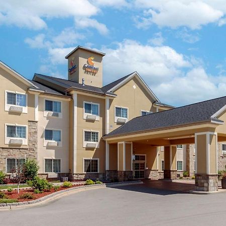 Comfort Suites Johnson Creek Conference Center Exterior photo