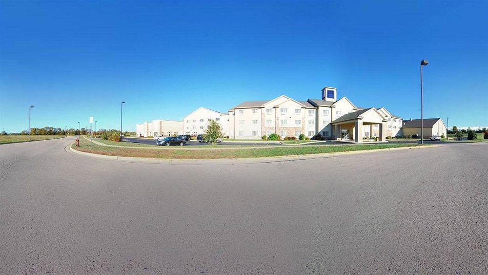 Comfort Suites Johnson Creek Conference Center Exterior photo